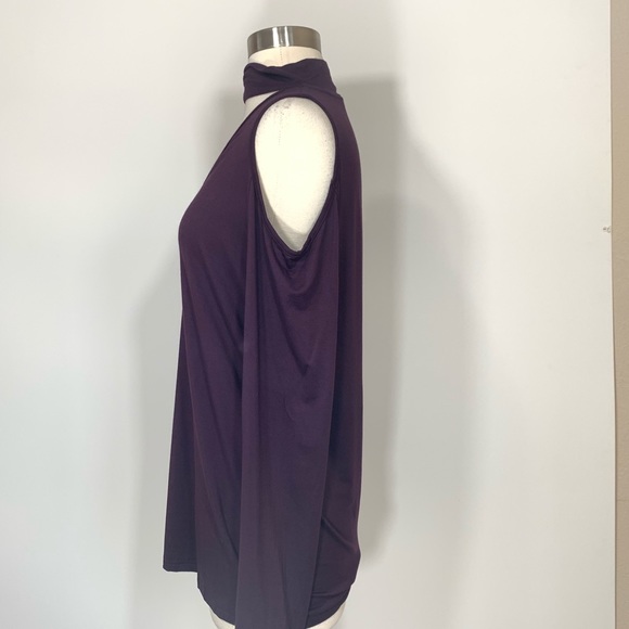 Essential Cold Shoulder Knit Top - Picture 6 of 7